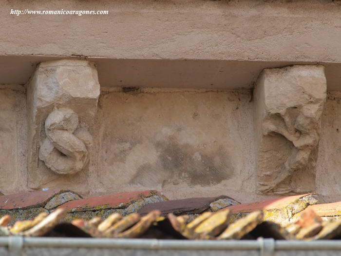 CANECILLOS LADO SUR DE LA CABECERA